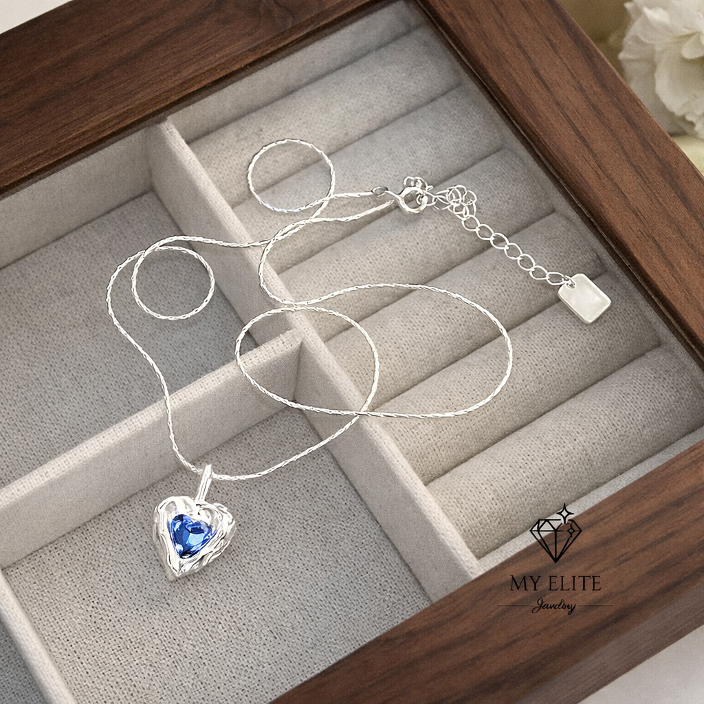 Élan Silver Heart Statement Necklace