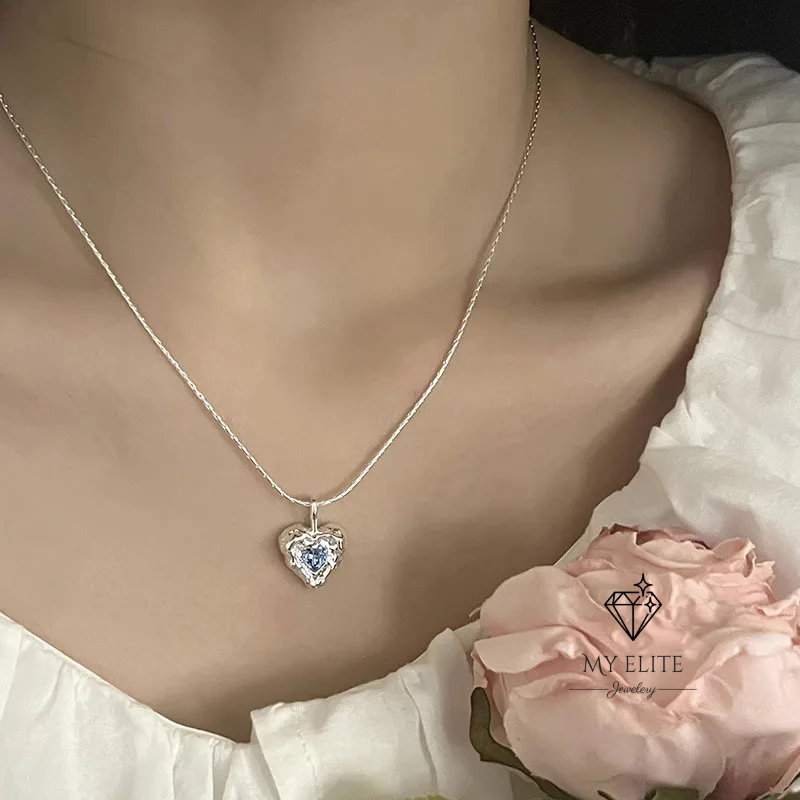 Élan Silver Heart Statement Necklace