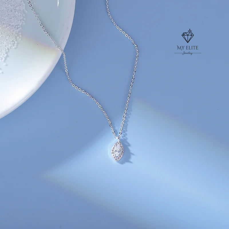 Élan Teardrop Grace Necklace