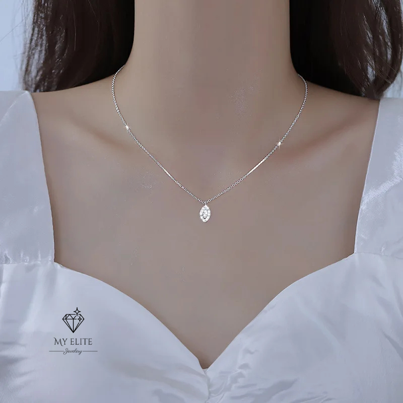 Élan Teardrop Grace Necklace